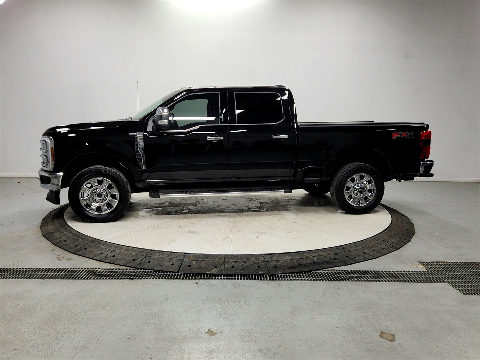 Used 2024 Ford F250 Lariat w/ Chrome Package image 4
