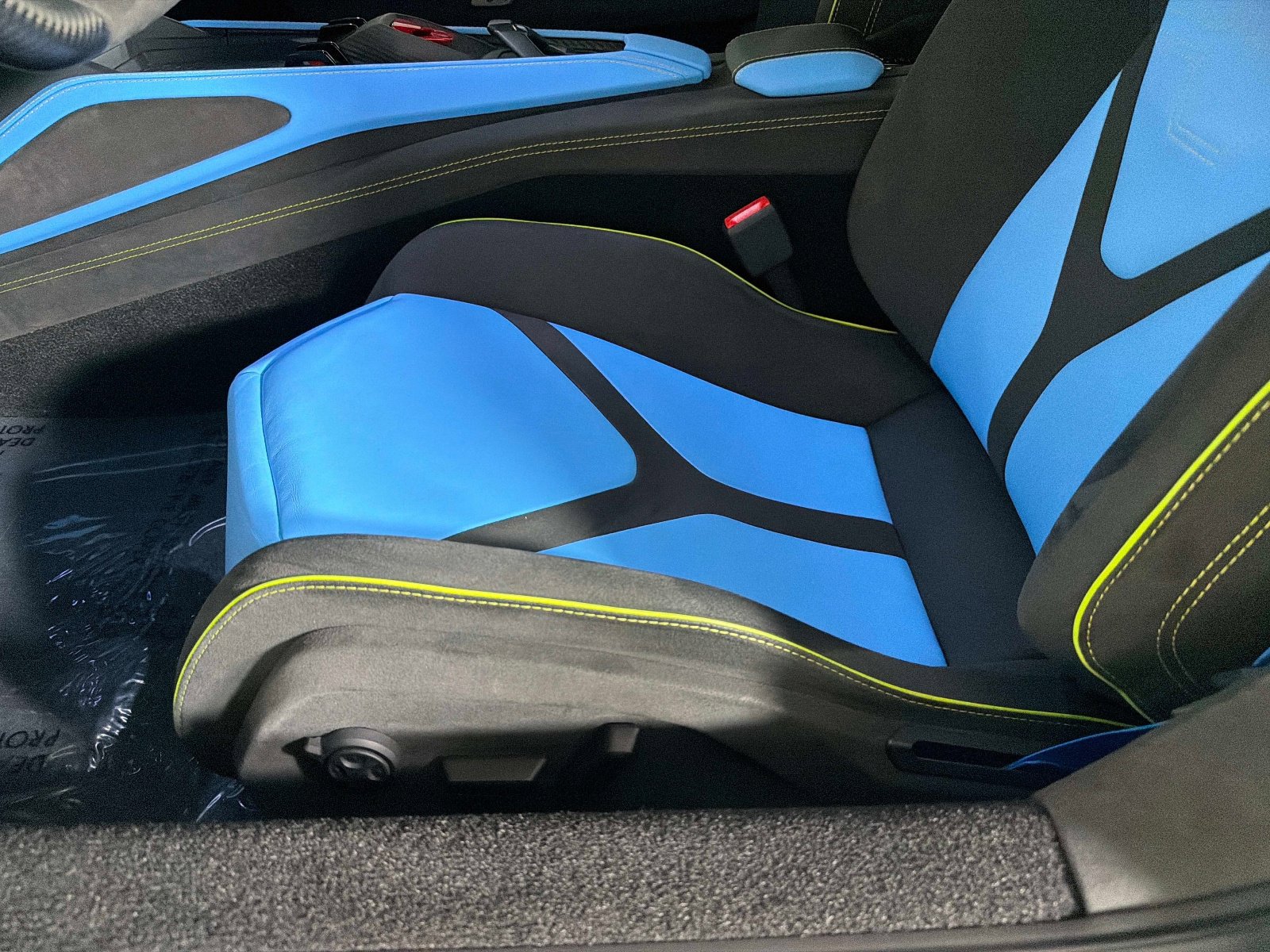 Used 2025 Lamborghini Revuelto image 32