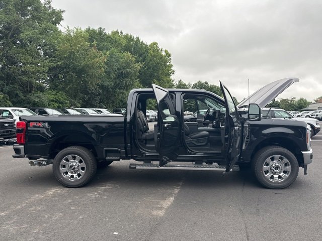 New 2025 Ford F250 Lariat w/ Chrome Package image 28