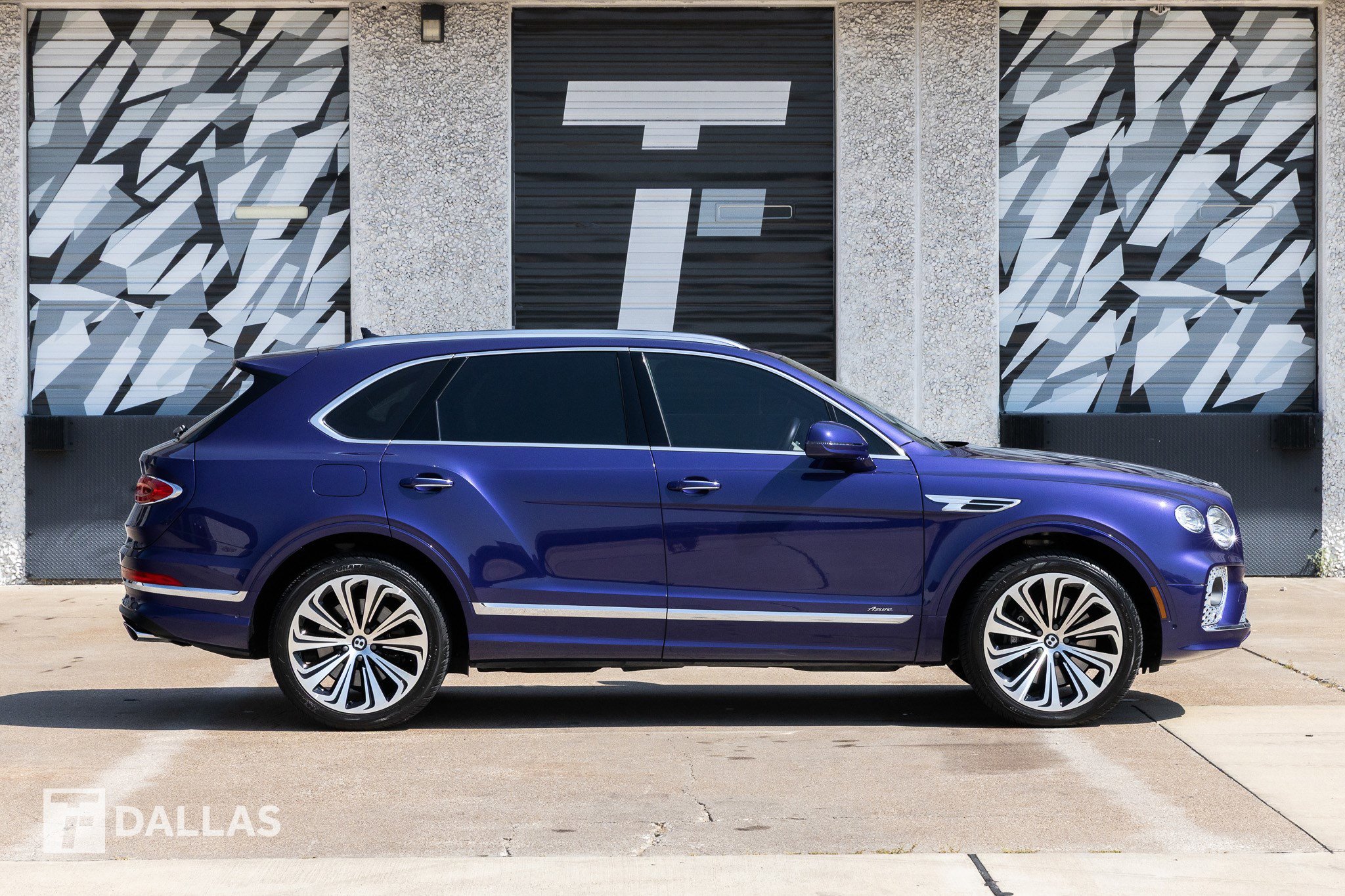 Used 2023 Bentley Bentayga image 18