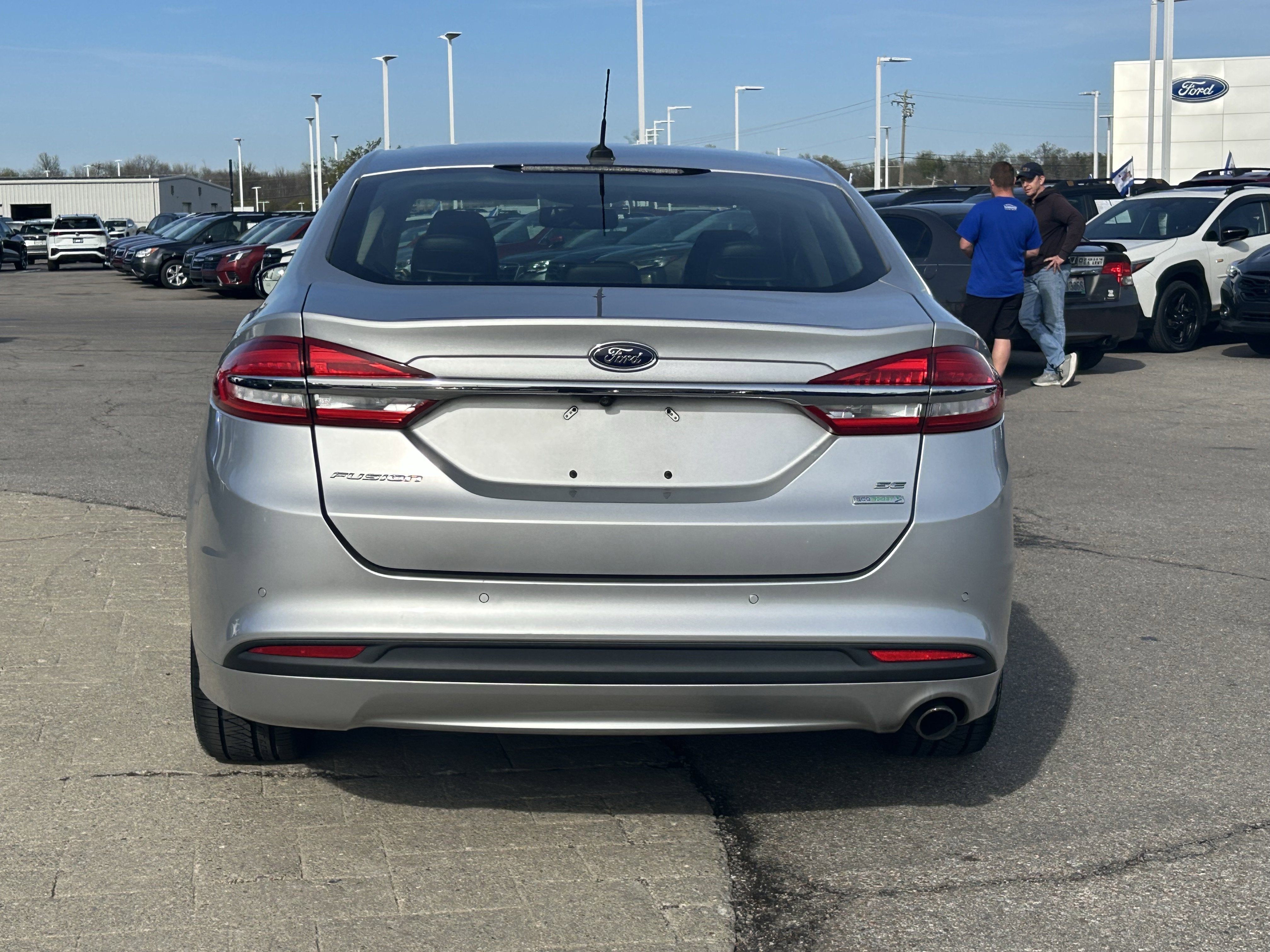Used 2017 Ford Fusion SE w/ Fusion SE Technology Package image 6