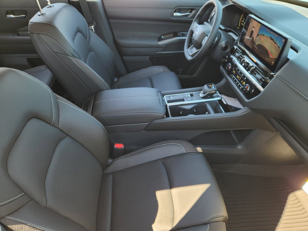 New 2026 Nissan Pathfinder SL FWD image 10