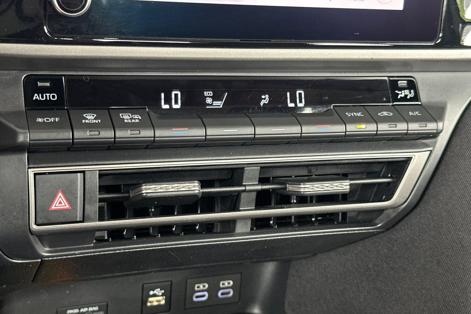 Used 2025 Toyota Camry LE image 22