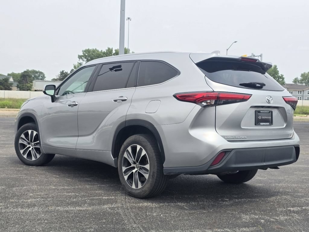Used 2022 Toyota Highlander XLE FWD image 15
