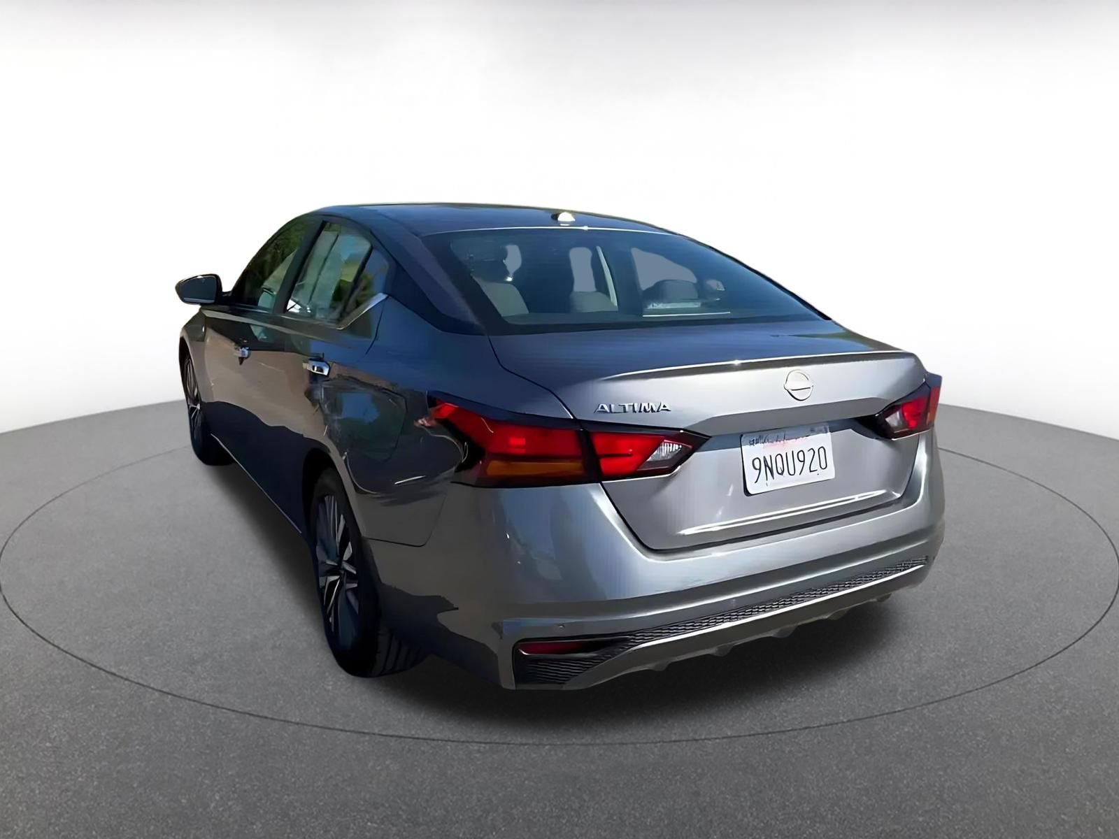 Used 2025 Nissan Altima 2.5 SV FWD image 11