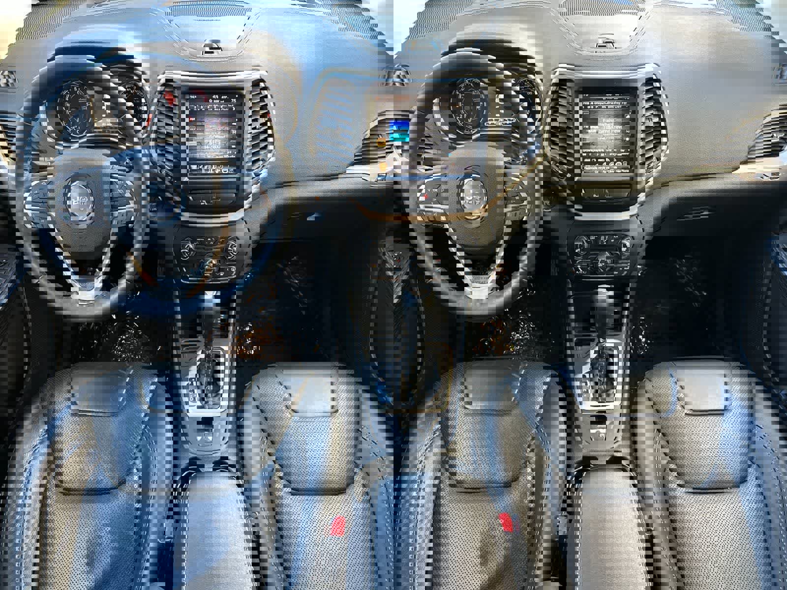 Used 2016 Jeep Cherokee Limited w/ Luxury Group image 3