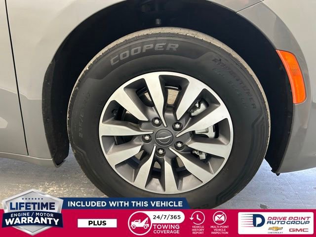 Used 2024 Chrysler Pacifica Limited FWD image 12