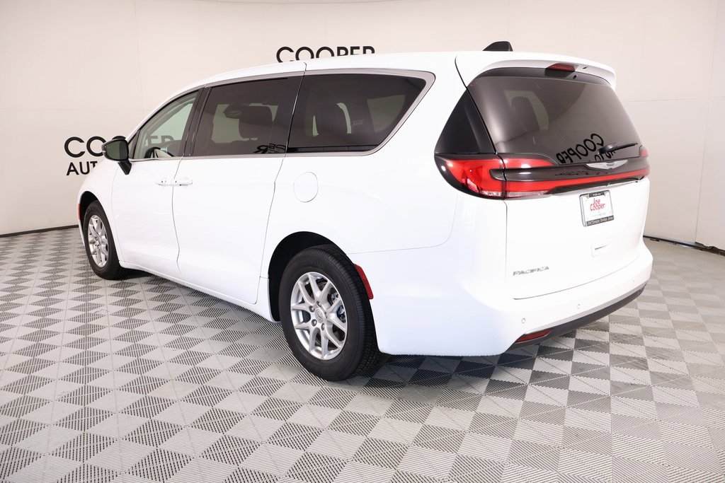Used 2024 Chrysler Pacifica Touring-L image 23
