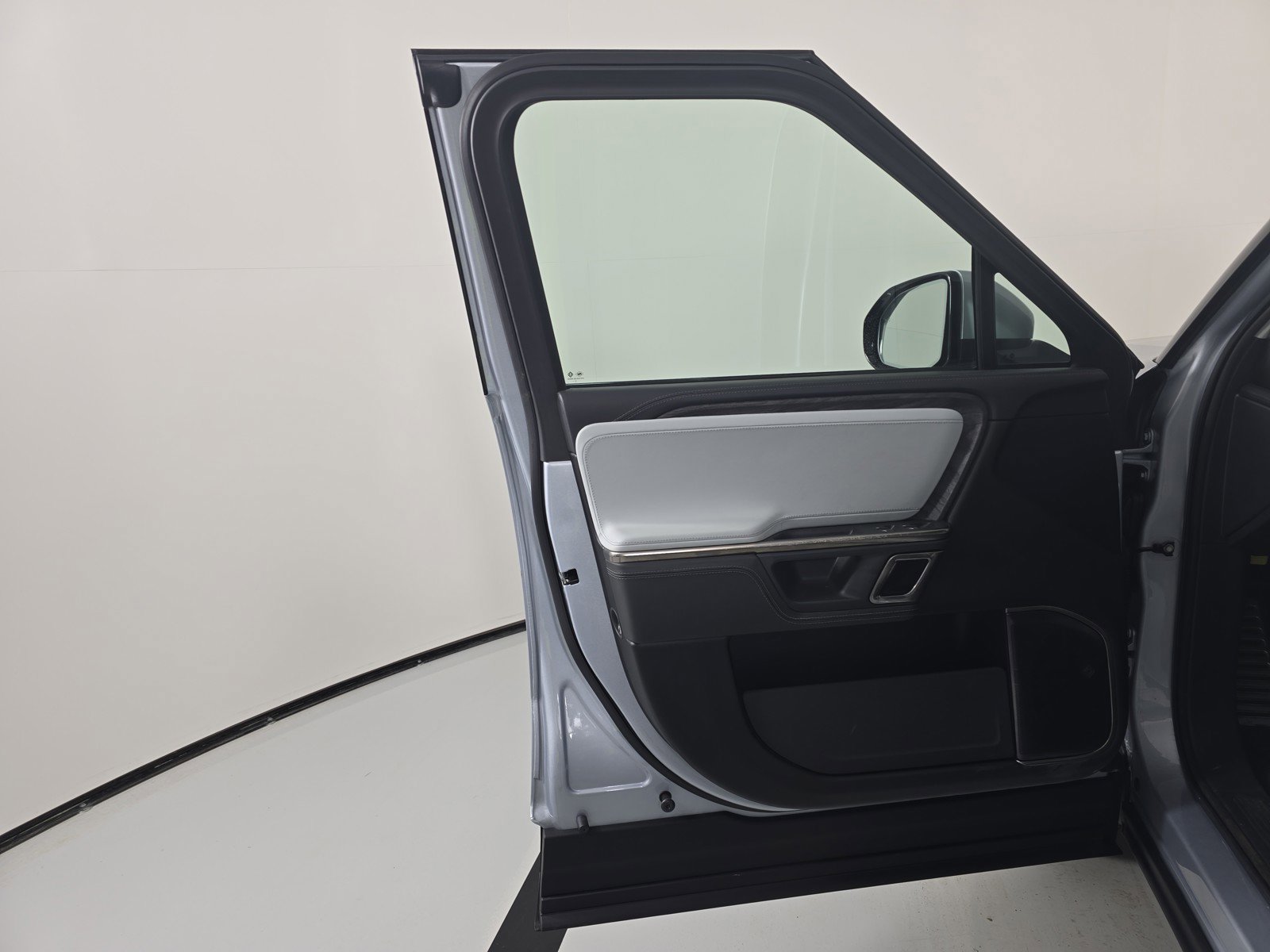 Used 2023 Rivian R1S Launch Edition image 16