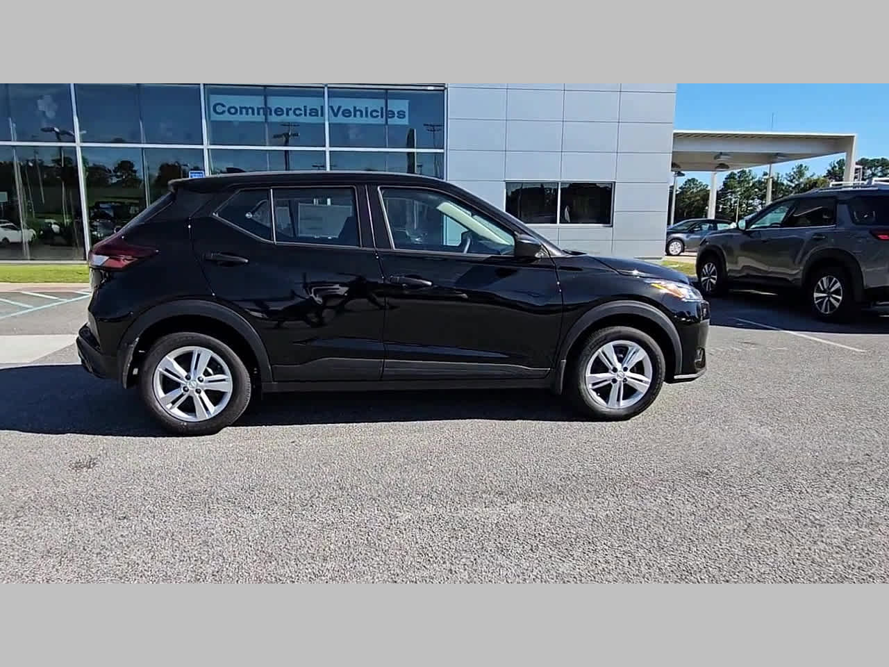 New 2025 Nissan Kicks Play S image 33