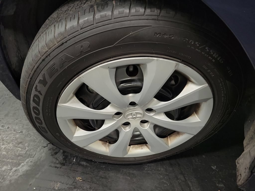 Used 2024 Toyota Corolla LE FWD image 13