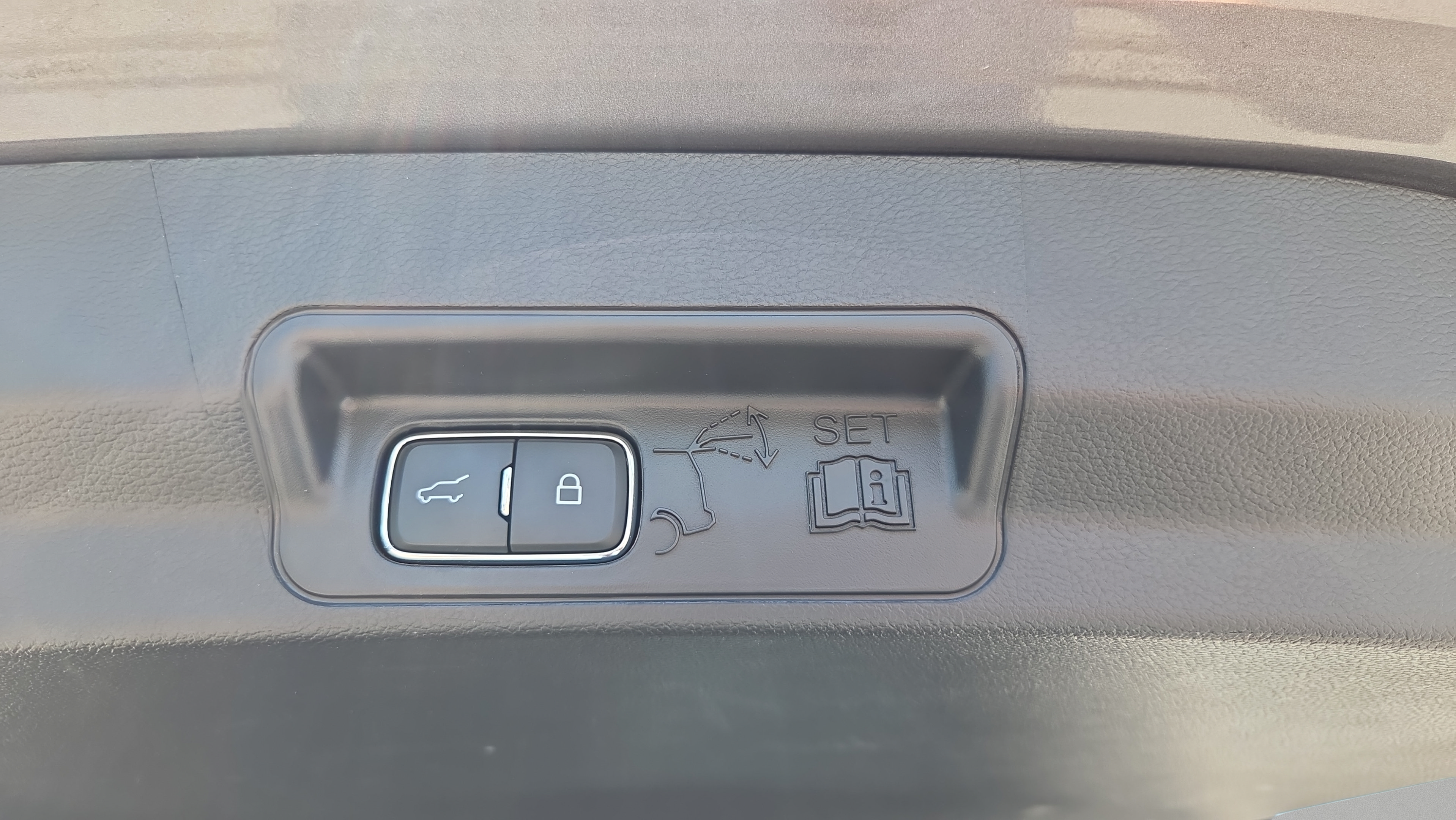 Used 2025 Ford Explorer ST-Line w/ Premium Package RWD image 10