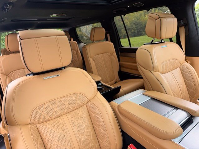 Used 2023 Jeep Grand Wagoneer Series III AWD/4WD image 18