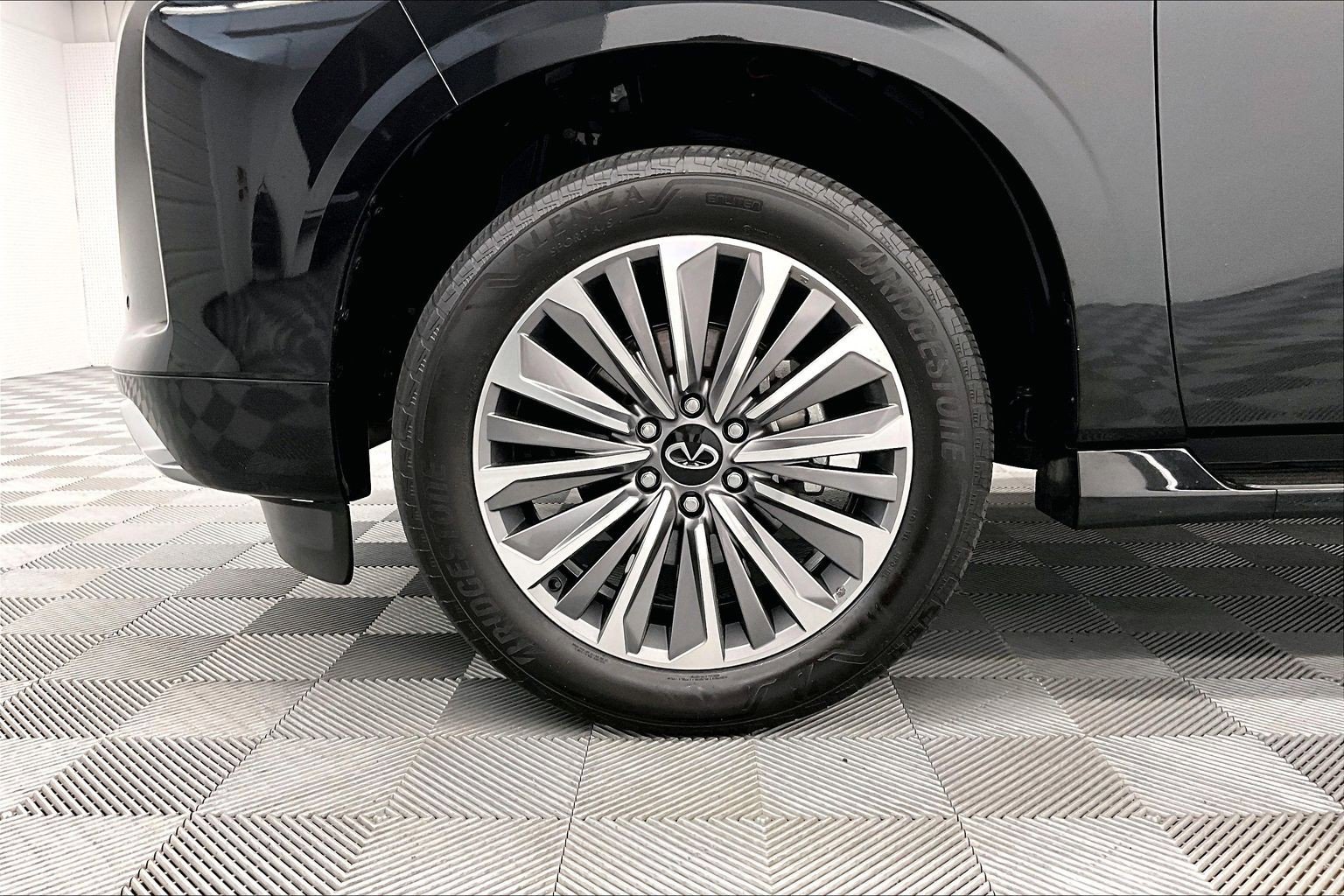 Used 2025 INFINITI QX80 Sensory AWD/4WD image 10
