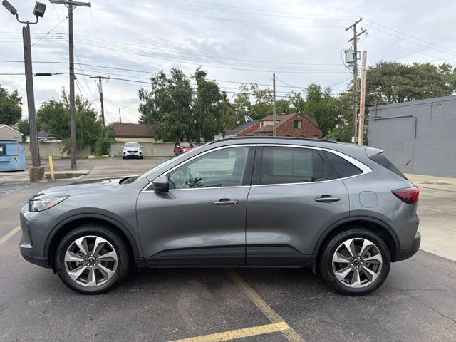 Certified 2025 Ford Escape Platinum AWD/4WD image 4