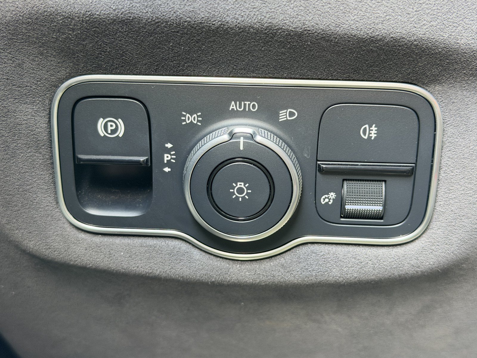 Used 2022 Aston Martin V8 Vantage Coupe RWD image 25