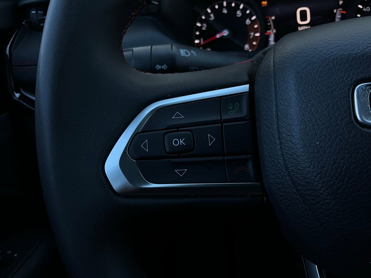 Used 2025 Jeep Compass Trailhawk image 35