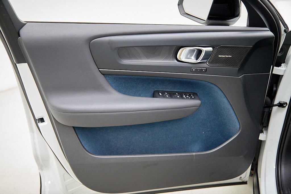 Certified 2023 Volvo C40 P8 Recharge Ultimate image 11