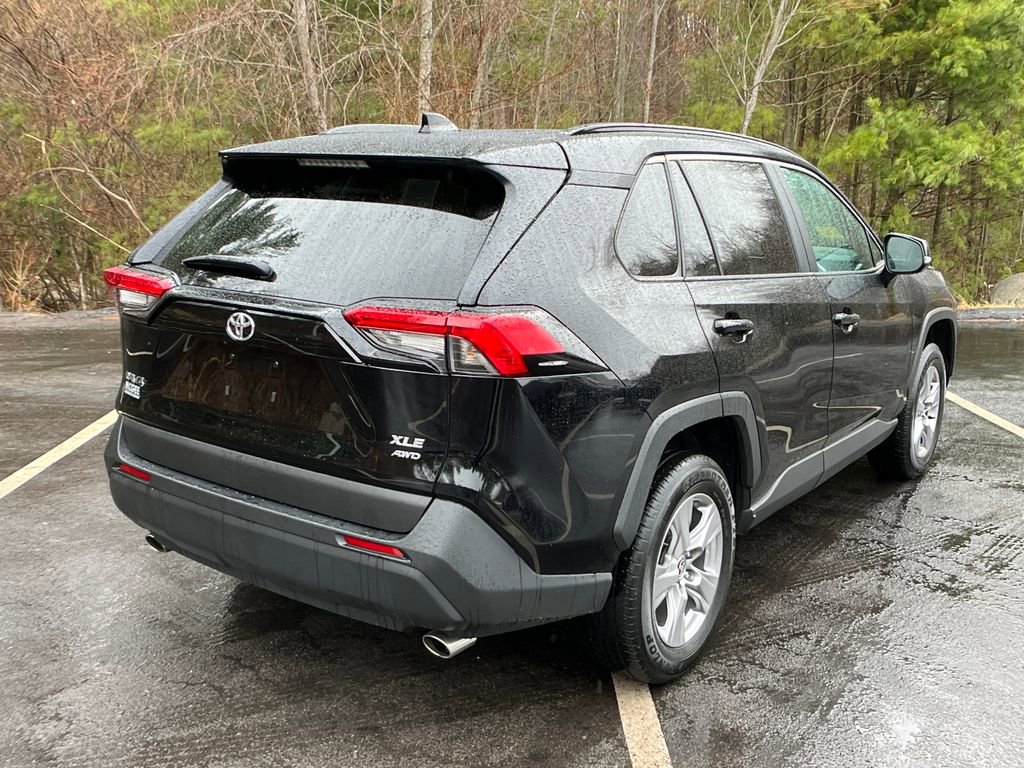 Used 2024 Toyota RAV4 XLE w/ Convenience Package image 5