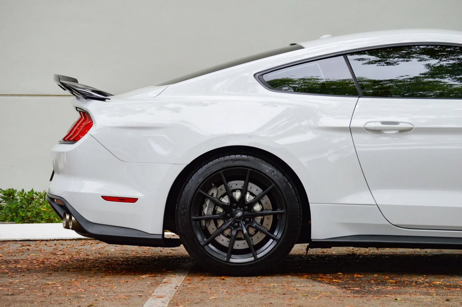 Used 2018 Ford Mustang Shelby GT350 w/ Convenience Package RWD image 19