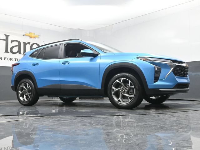 New 2026 Chevrolet Trax LT FWD image 2