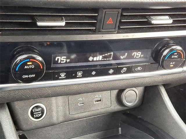 Used 2023 Nissan Rogue SV image 14