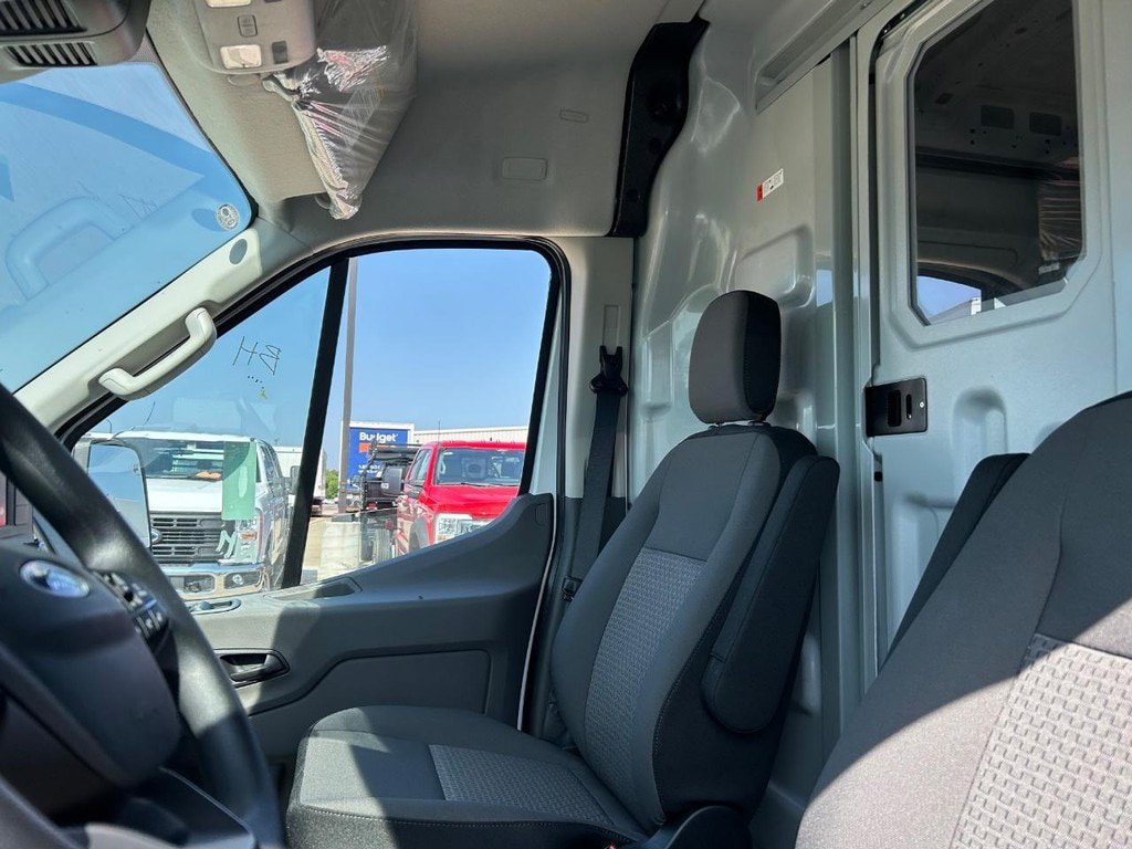 New 2025 Ford Transit 250 148 Medium Roof RWD image 35