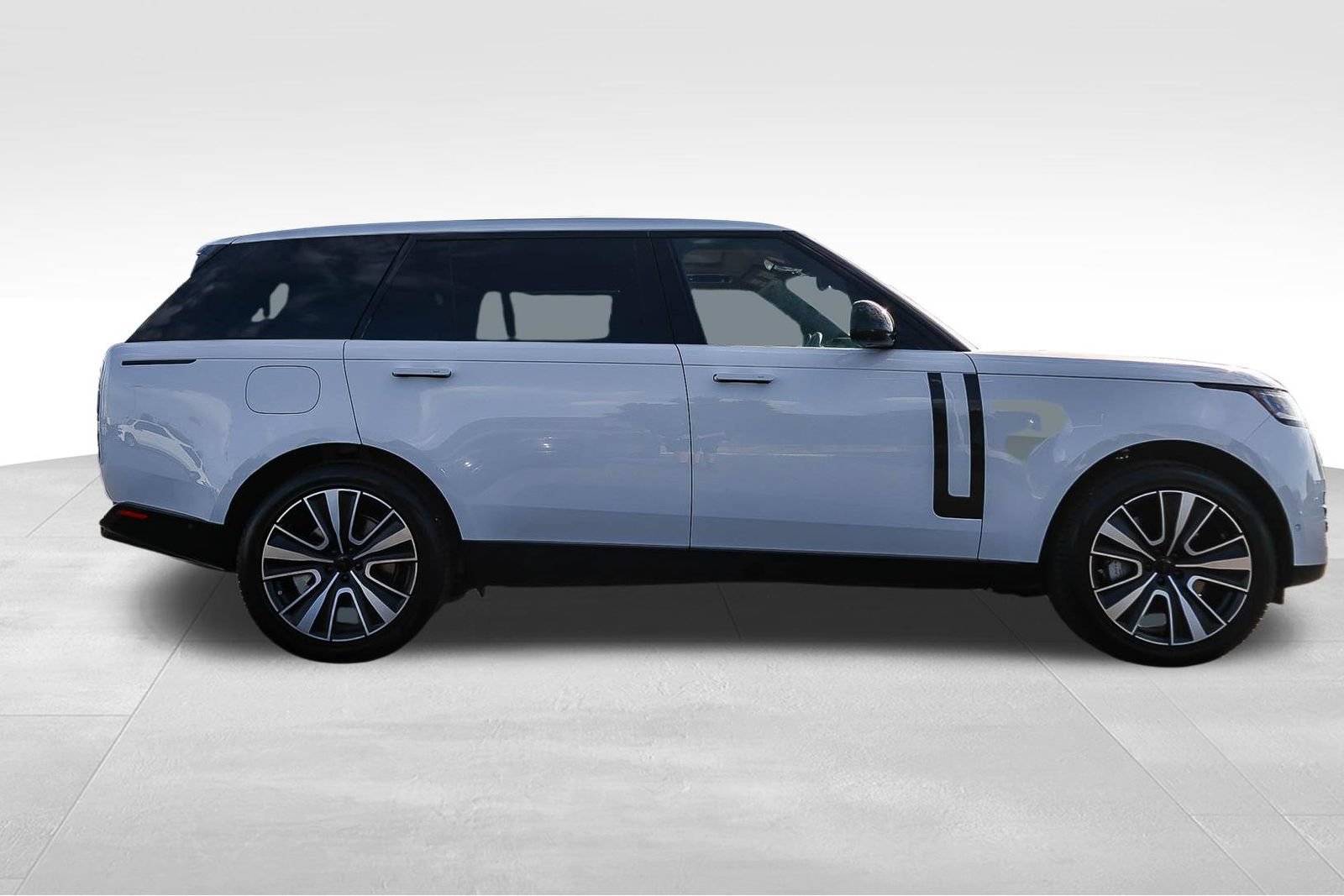 New 2026 Land Rover Range Rover Long Wheelbase SE AWD/4WD image 4