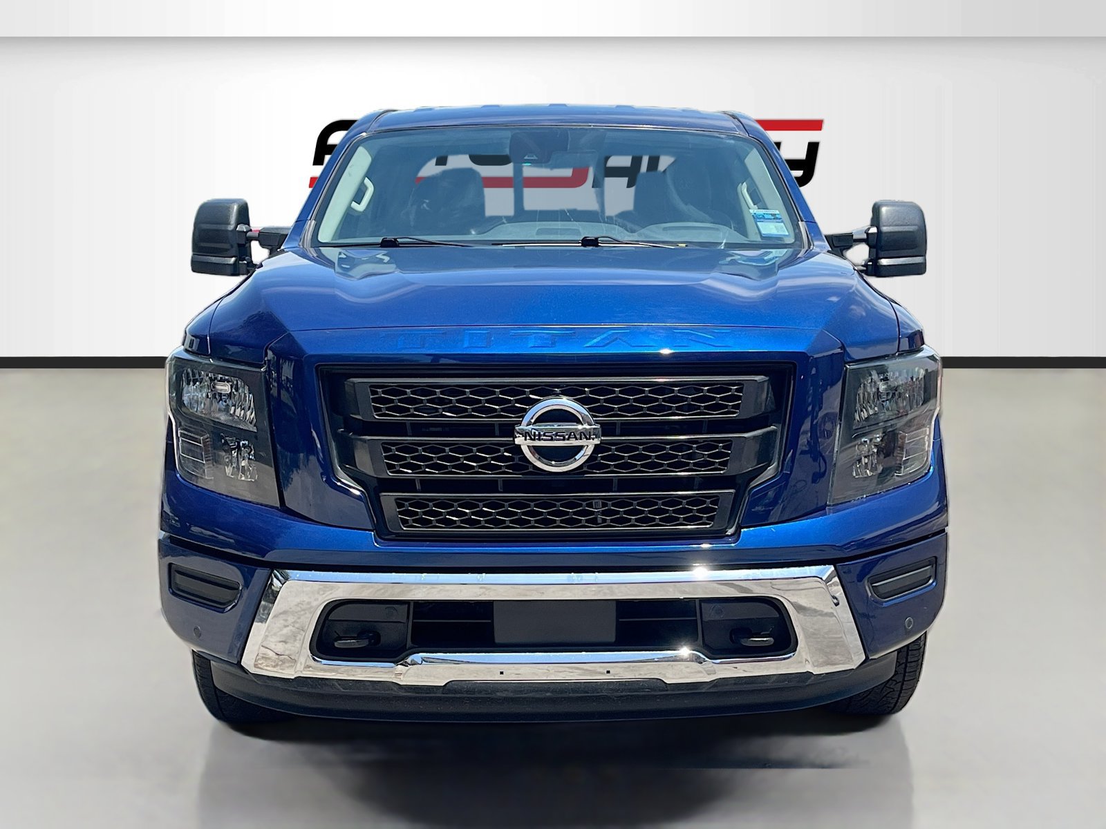 Used 2023 Nissan Titan SV w/ SV Convenience Package RWD image 2