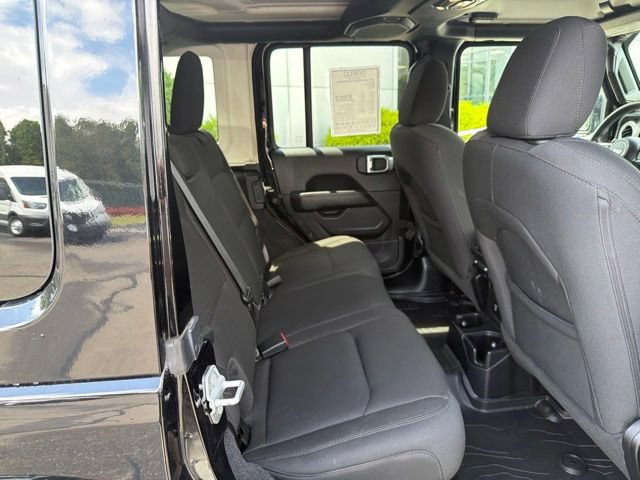 Used 2022 Jeep Wrangler Unlimited Sahara AWD/4WD image 12