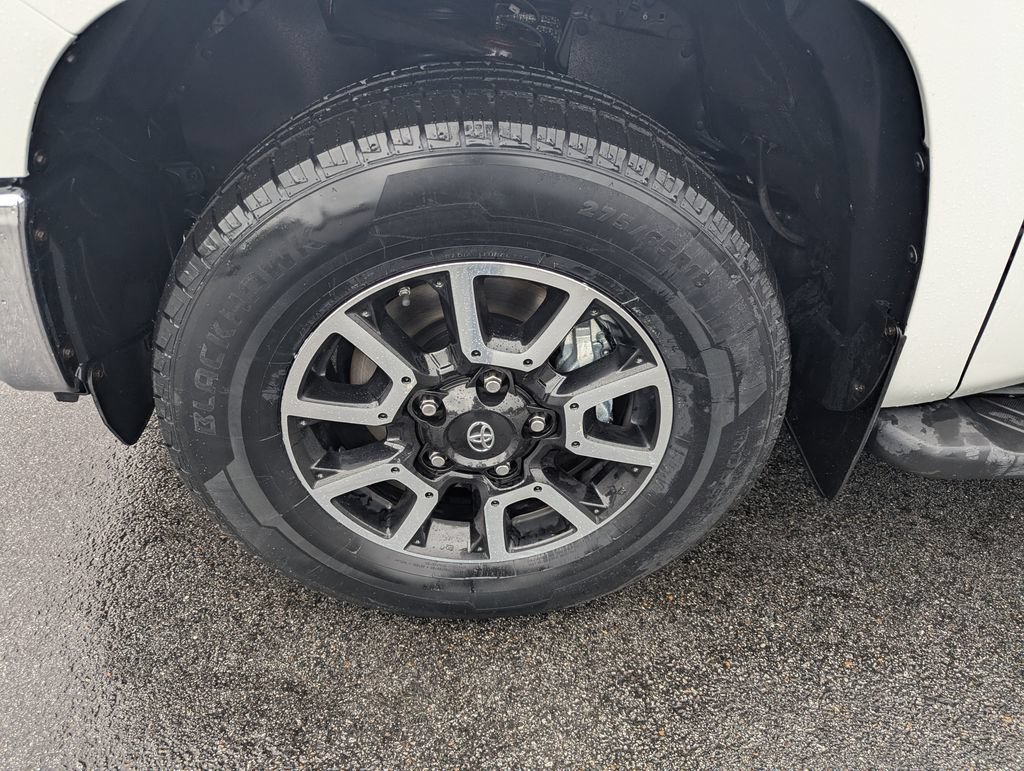 Used 2018 Toyota Tundra Limited w/ Limited Premium Package AWD/4WD image 11