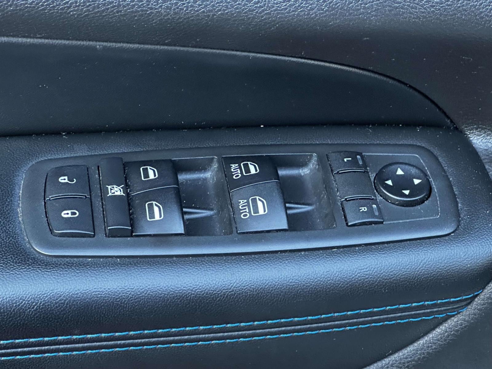 Used 2018 Jeep Grand Cherokee Laredo AWD/4WD image 16