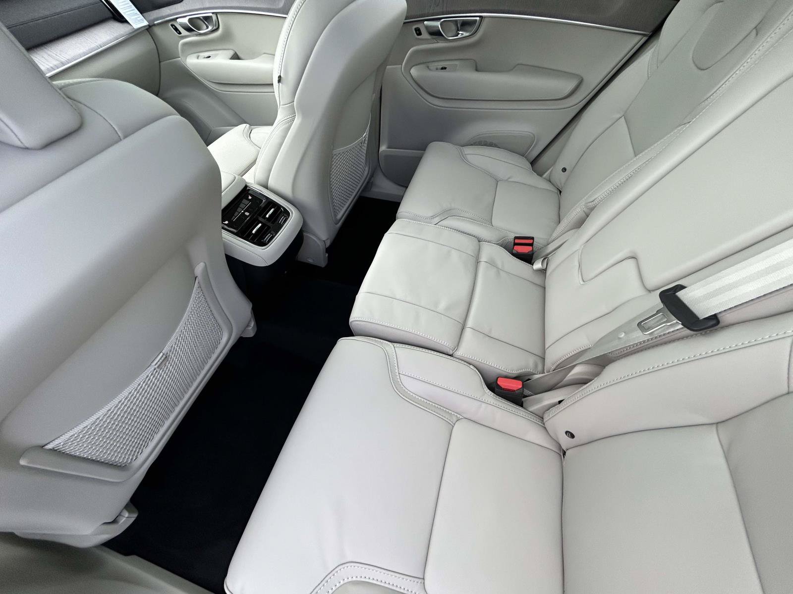 New 2026 Volvo XC90 B6 Ultra w/ Protection Package Premier AWD/4WD image 12