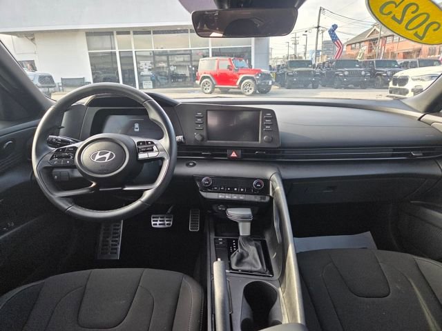 Used 2025 Hyundai Elantra Sport image 6