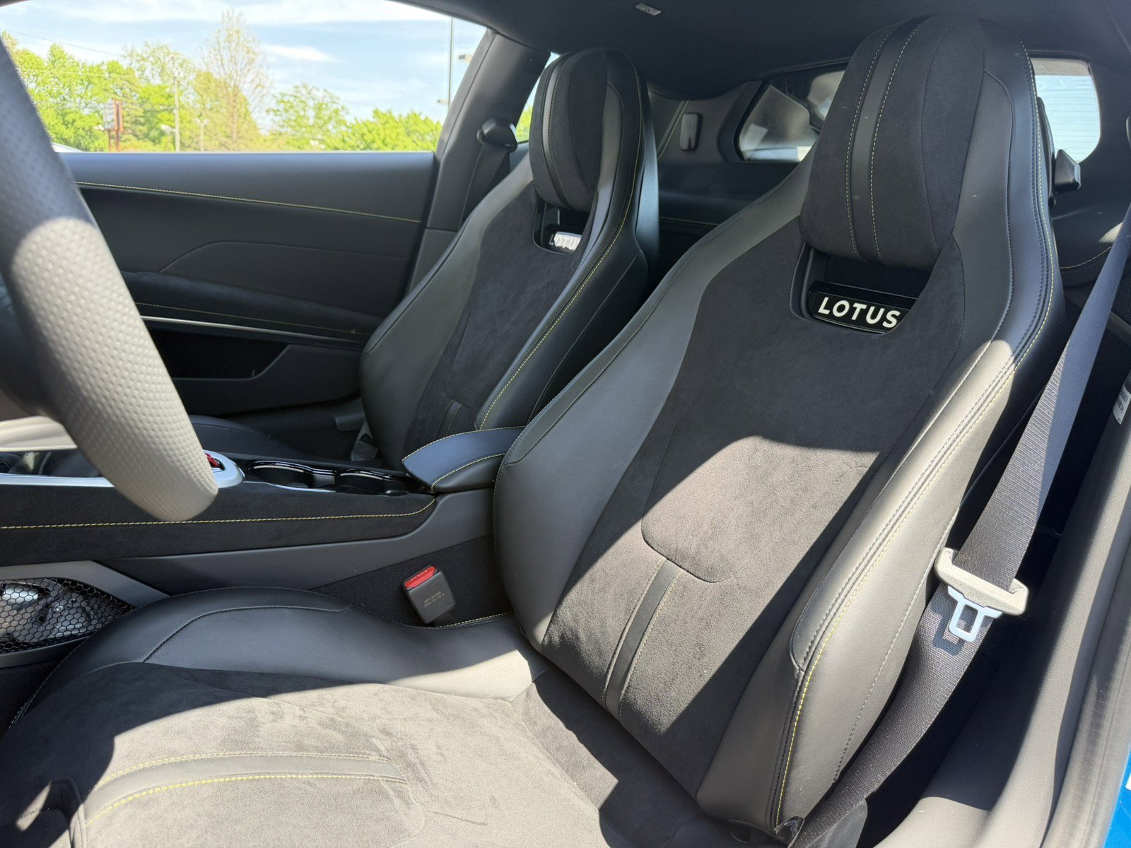 Used 2025 Lotus Emira RWD image 14