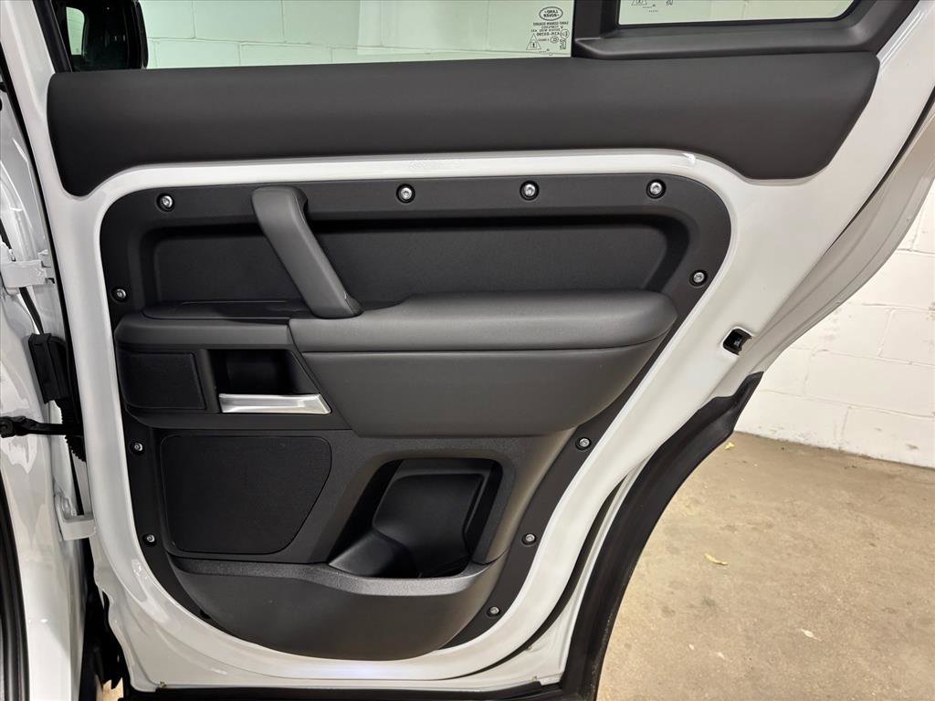 Used 2026 Land Rover Defender 110 X-Dynamic SE image 40