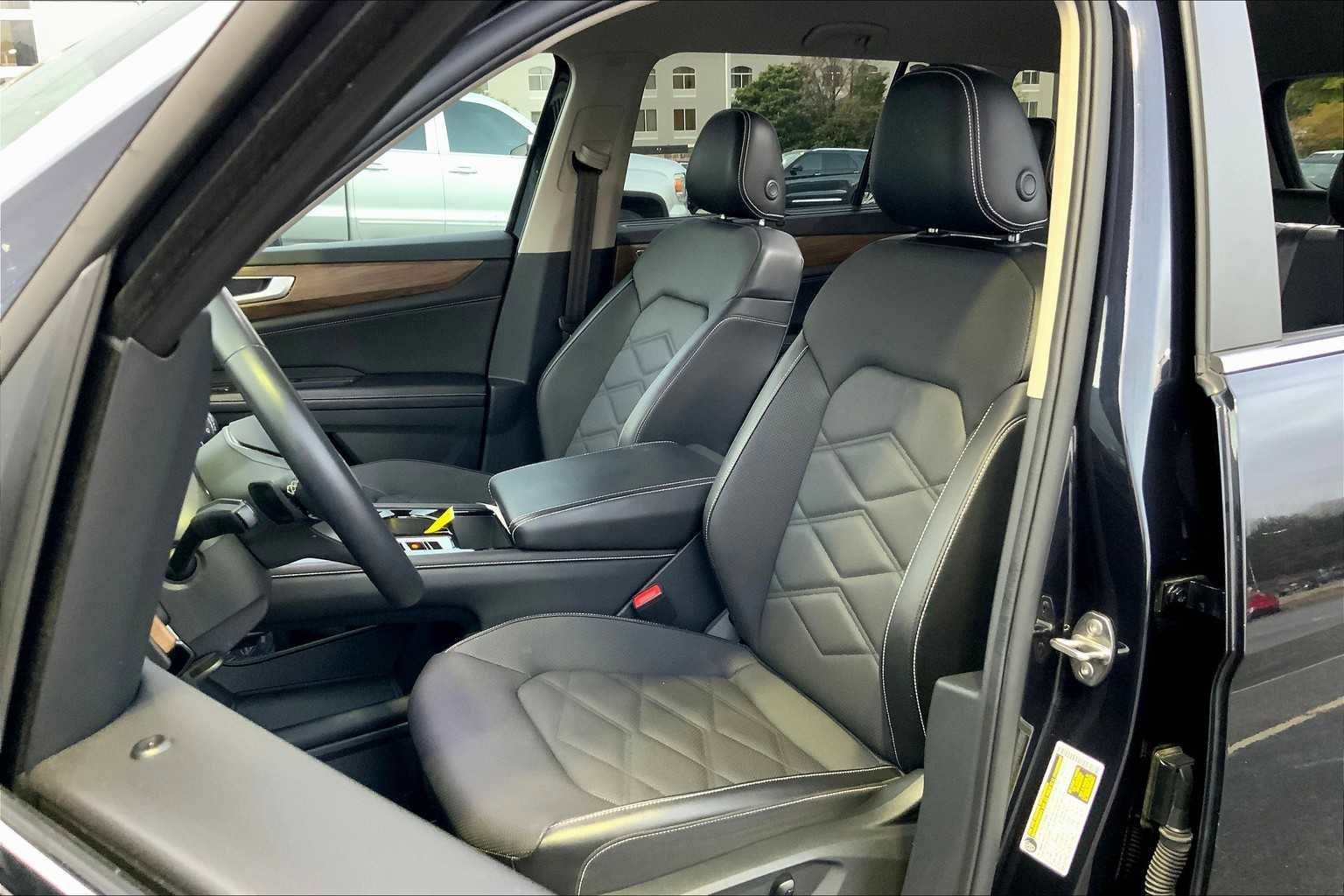 Used 2024 Volkswagen Atlas SE image 7