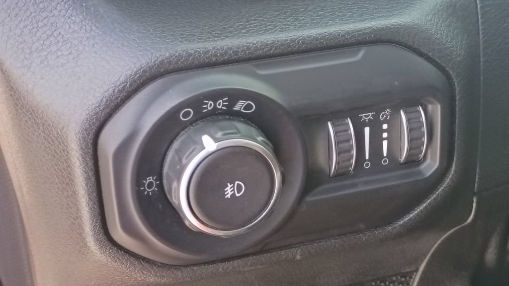 Used 2018 Jeep Wrangler Unlimited Sport AWD/4WD image 16