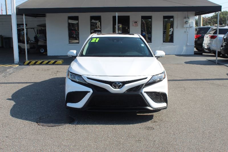 Used 2021 Toyota Camry SE image 2