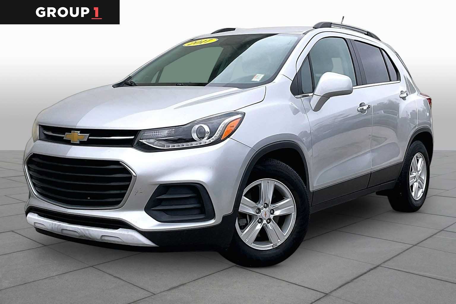 Used 2017 Chevrolet Trax LT w/ LT Convenience Package FWD image 1