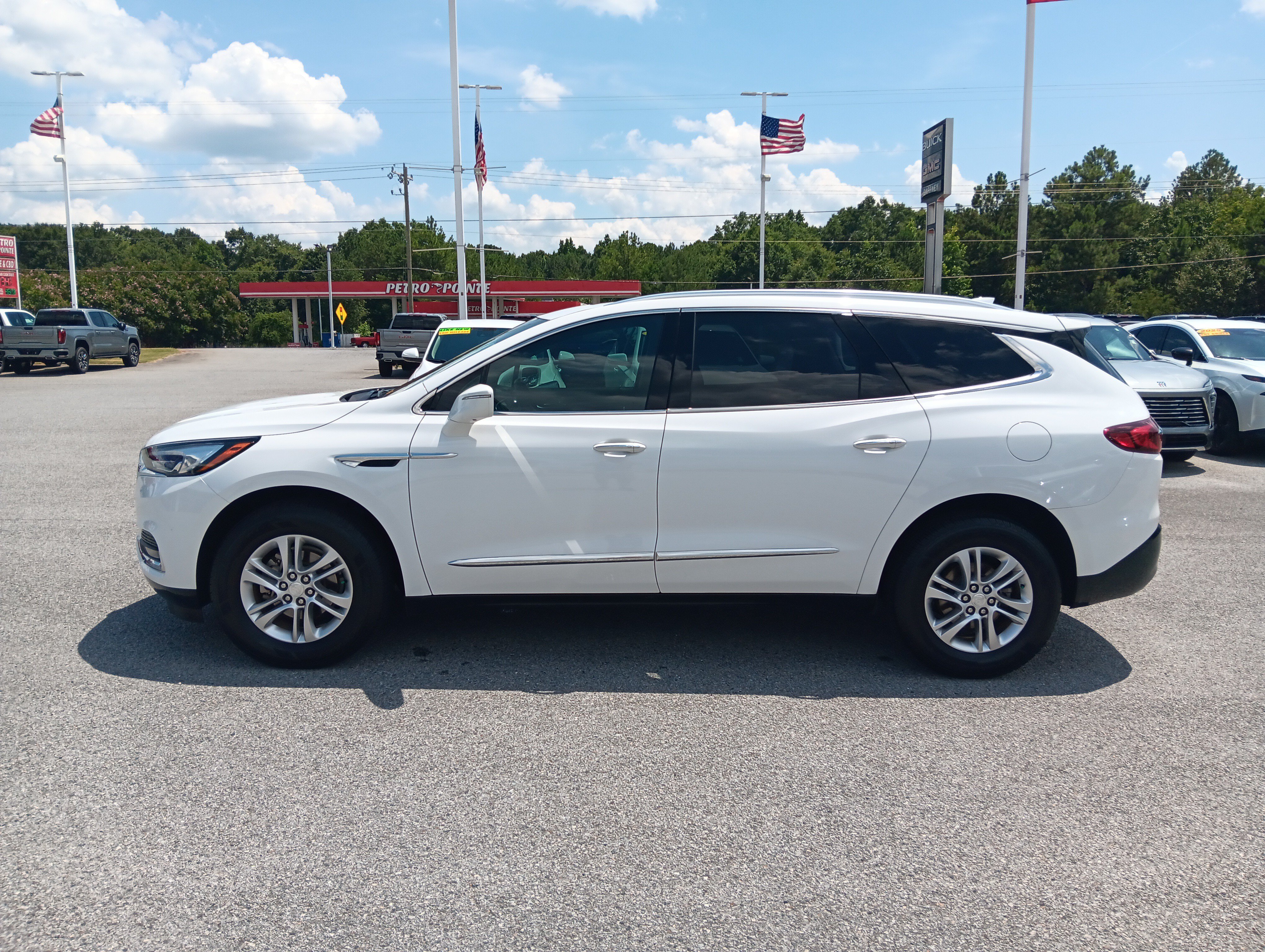 Used 2018 Buick Enclave Essence w/ Trailering Package FWD image 3