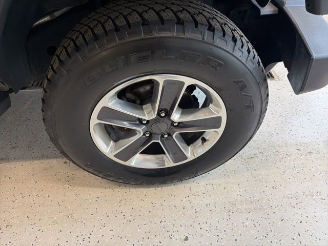 Used 2017 Jeep Wrangler Unlimited Rubicon w/ Connectivity Group image 8