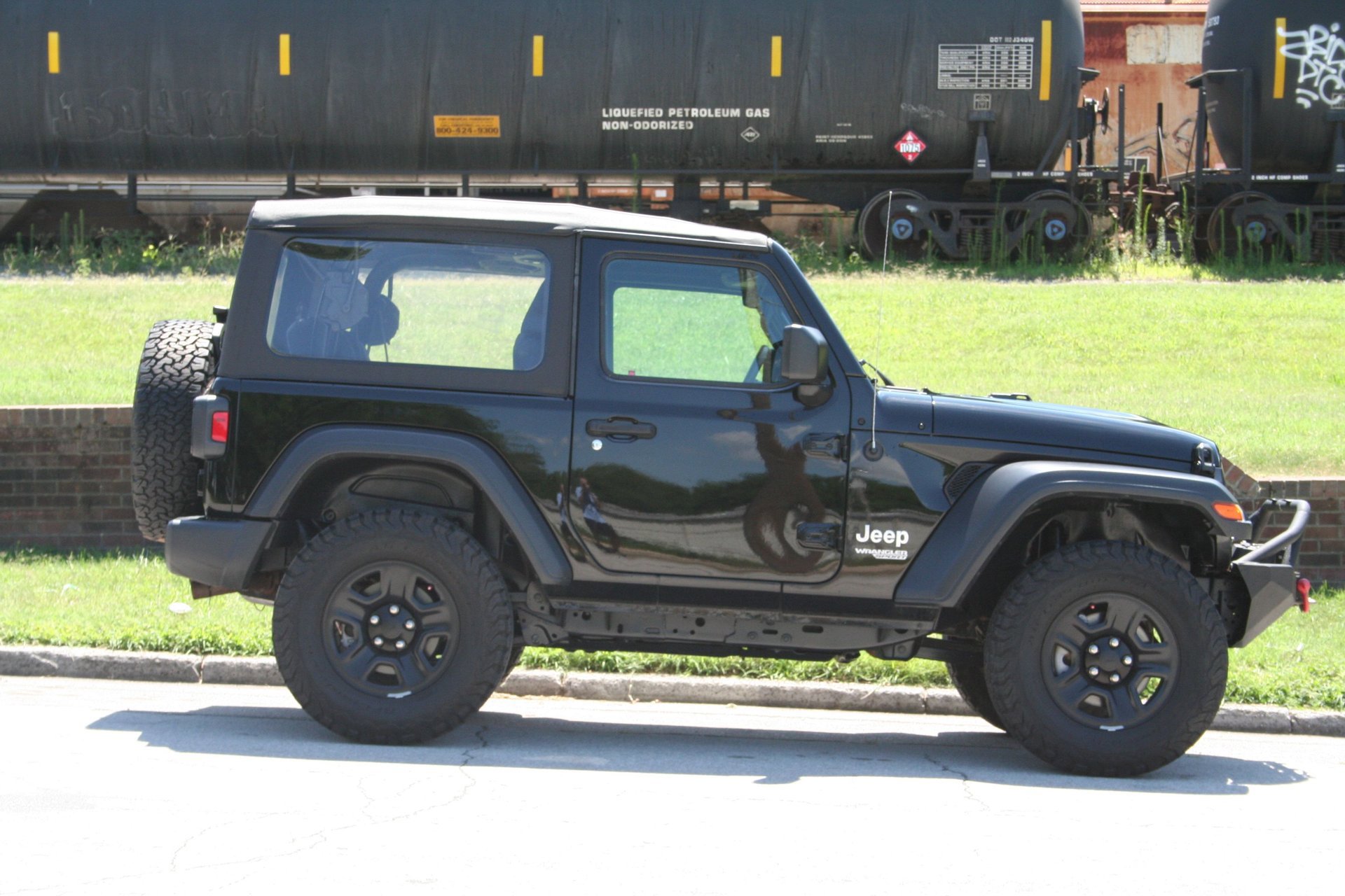Used 2020 Jeep Wrangler Sport AWD/4WD image 4