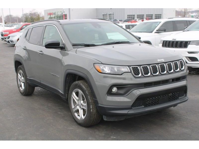 Used 2024 Jeep Compass Latitude image 2