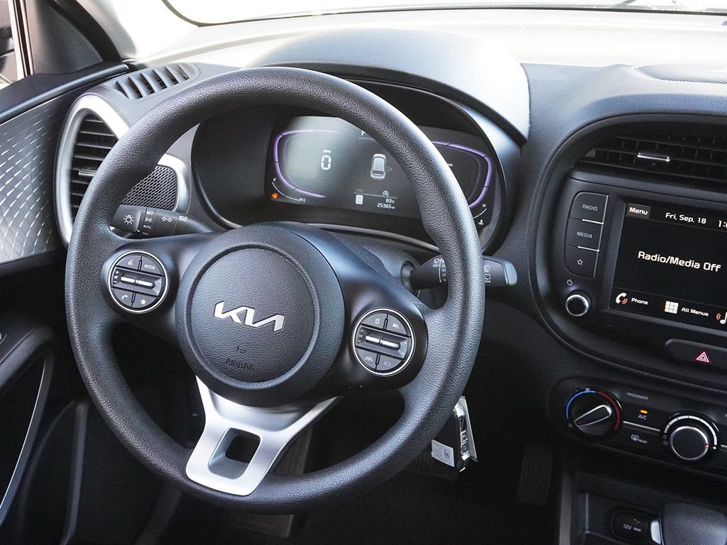 Used 2025 Kia Soul LX w/ LX Technology Package FWD image 23