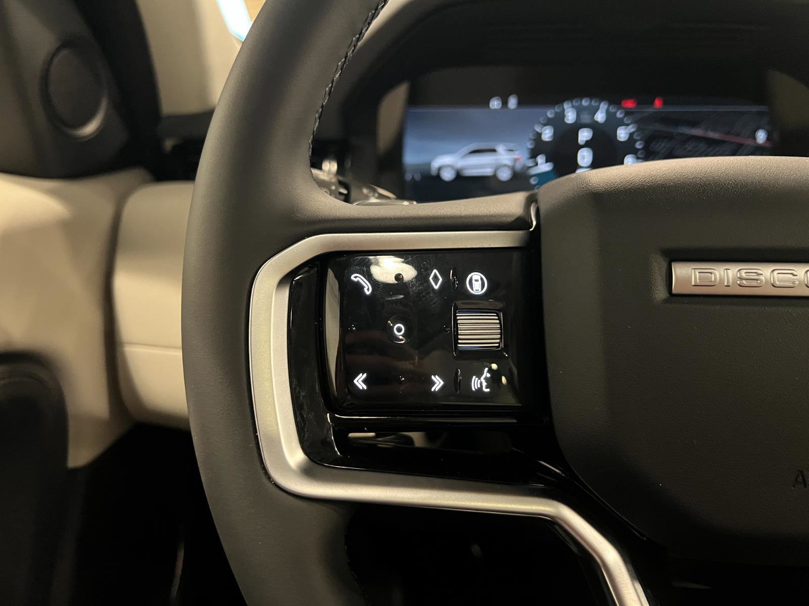 Used 2025 Land Rover Discovery Sport S image 13