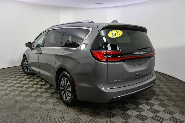 Used 2021 Chrysler Pacifica Touring-L image 7