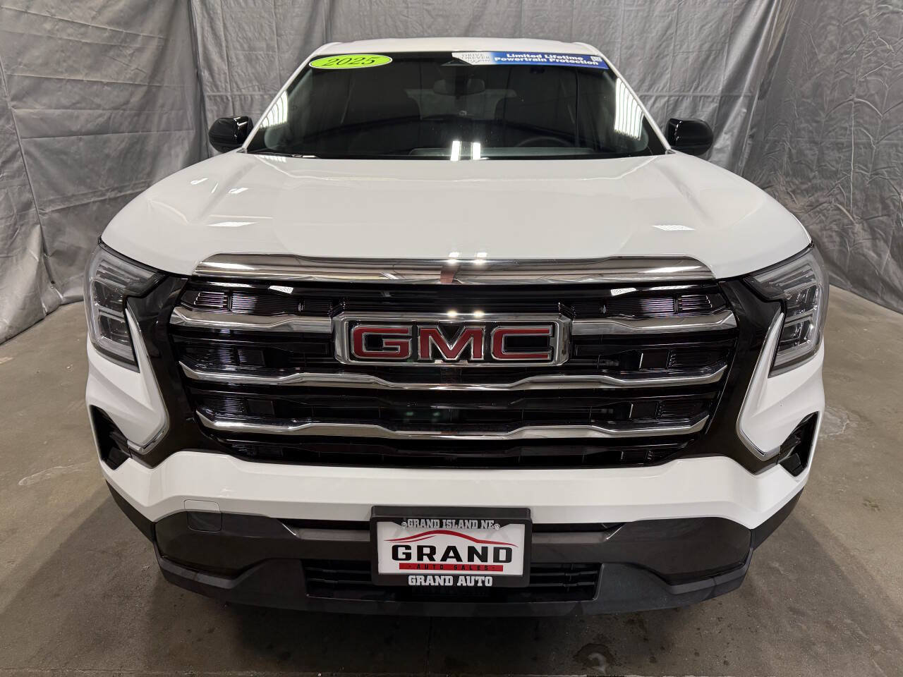 Used 2025 GMC Terrain Elevation AWD/4WD image 2