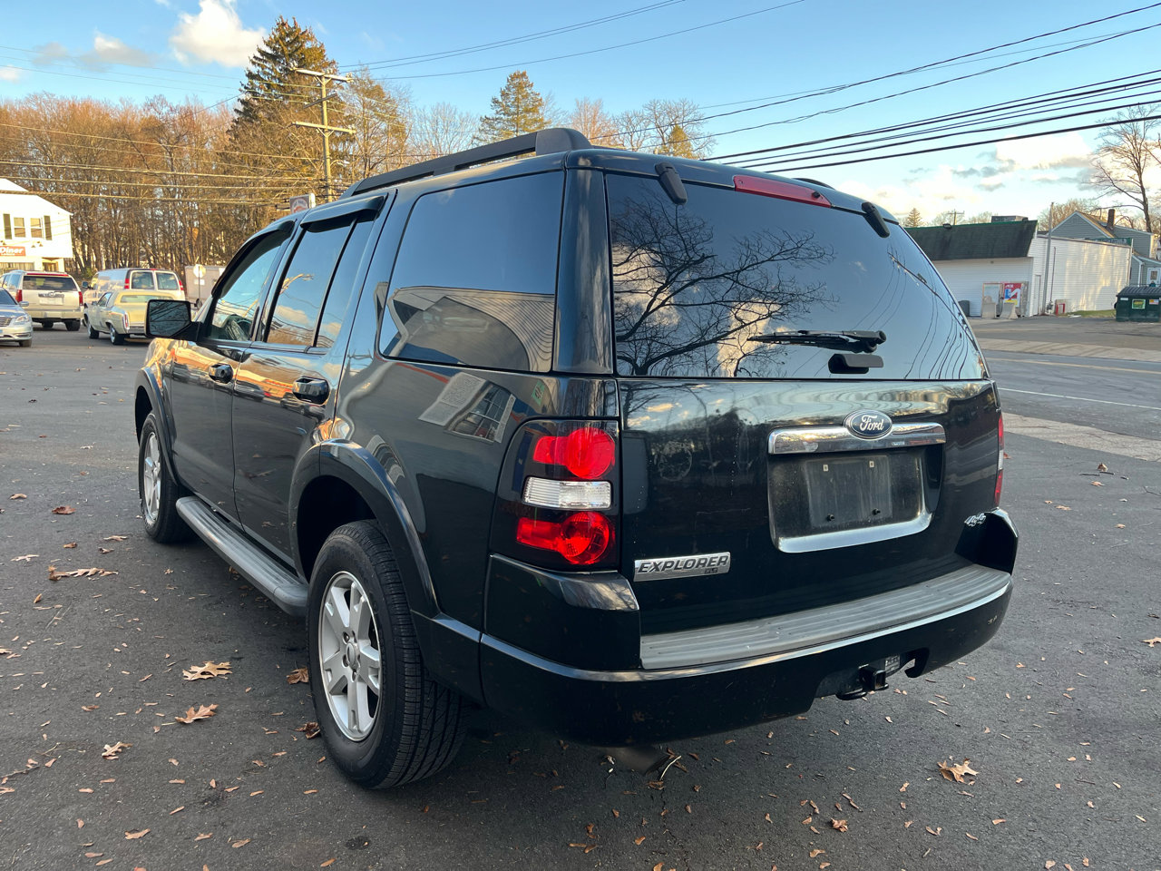 Used 2010 Ford Explorer XLT image 3