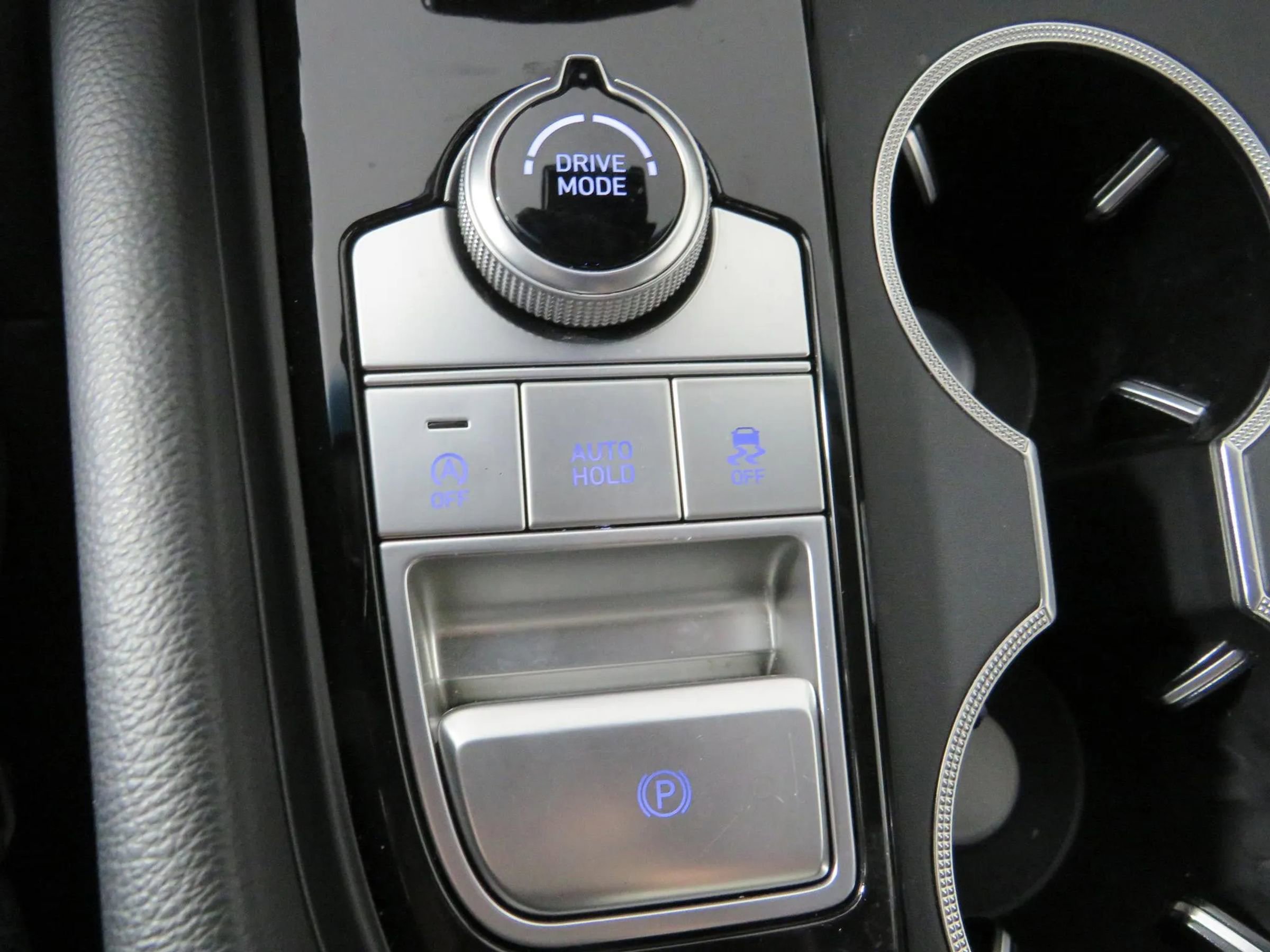 Used 2019 Genesis G70 2.0T Advanced image 25